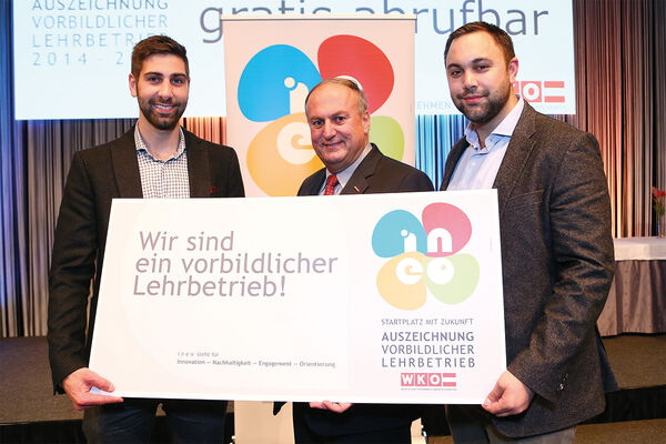 von links nach rechts: Christoph Schwingenschuh, WKOÖ-Präsident Rudolf Trauner, Bernhard Schwingenschuh